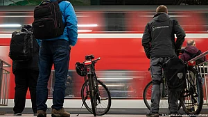 How can governments help people cut their carbon footprint?