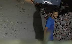The accused caught on CCTV after brutally murdering 16-year-old Sakshi on Sunday, May 28. (photo courtesy: Delhi Police)