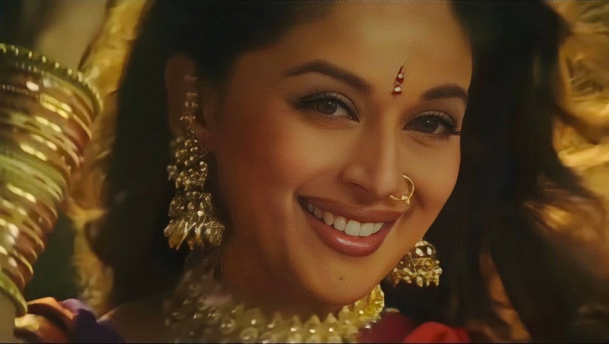 A still from 'Lajja' (Photo Courtesy: @laylaa_rrrr/Twitter)