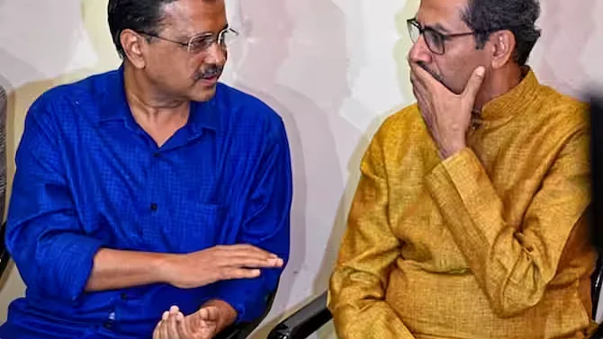 Delhi CM Arvind Kejriwal (left) with Shiv Sena (UBT) head Uddhav Thackeray (Photo Courtesy: ANI)