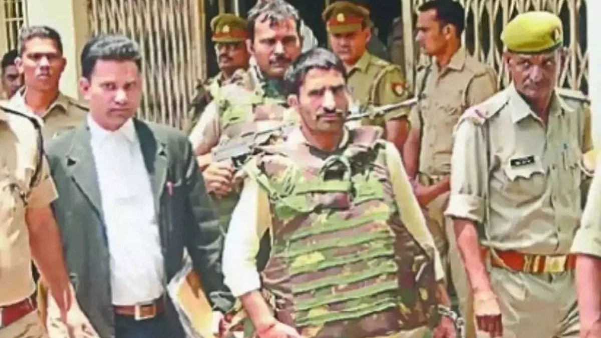 Anil Dujana being escorted by police (Photo Courtesy: Twitter/@SouleFacts
)