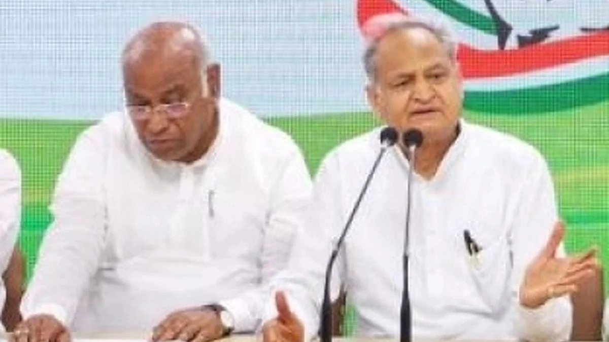 Rajasthan Chief Minister Ashok Gehlot met Congress president Mallikarjun Kharge on Tuesday (Photo: IANS)