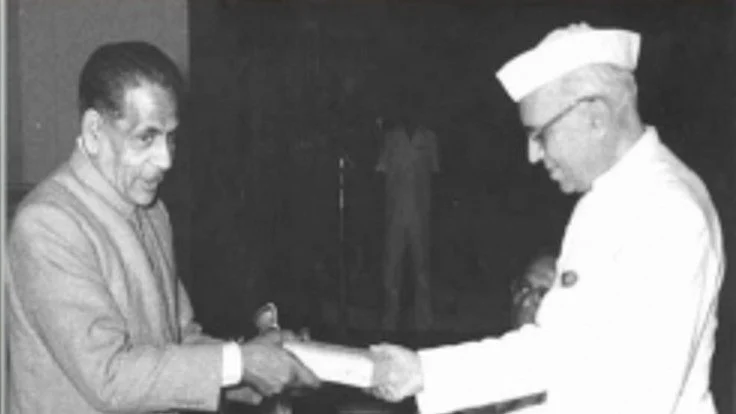 Firaq receiving an award from Nehru (IANS Photo)