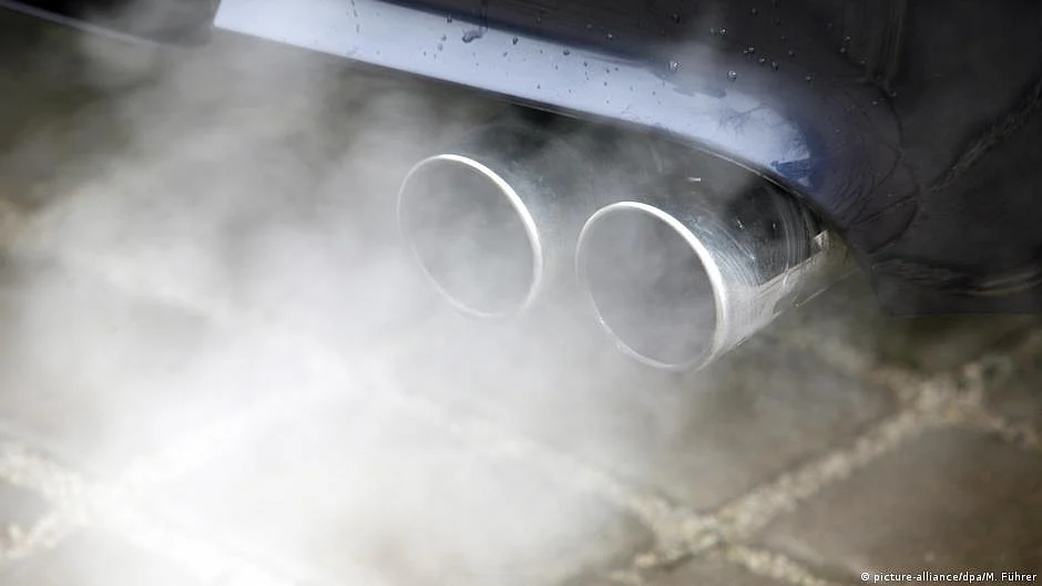 A car exhaust pipe (DW) 