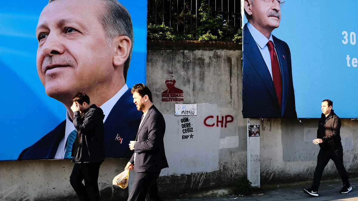 People in Istanbul, Turkey, walk past posters of President Recep Tayyip Erdogan and opposition leader Kemal Kilicdaroglu on 2 May 2023, passing by (Photo: Umit Turhan Coskun/NurPhoto via Getty Images)