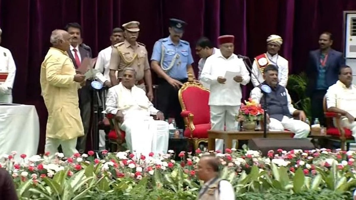 Swearing-in ceremony of the Karnataka Cabinet (photo courtesy @nabilajamal_/Twitter)