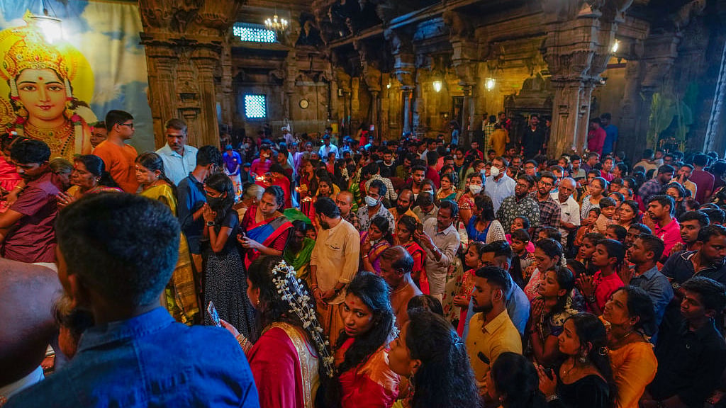 Representative image of devotees inside a Hindu temple. (Photo: Getty Images)