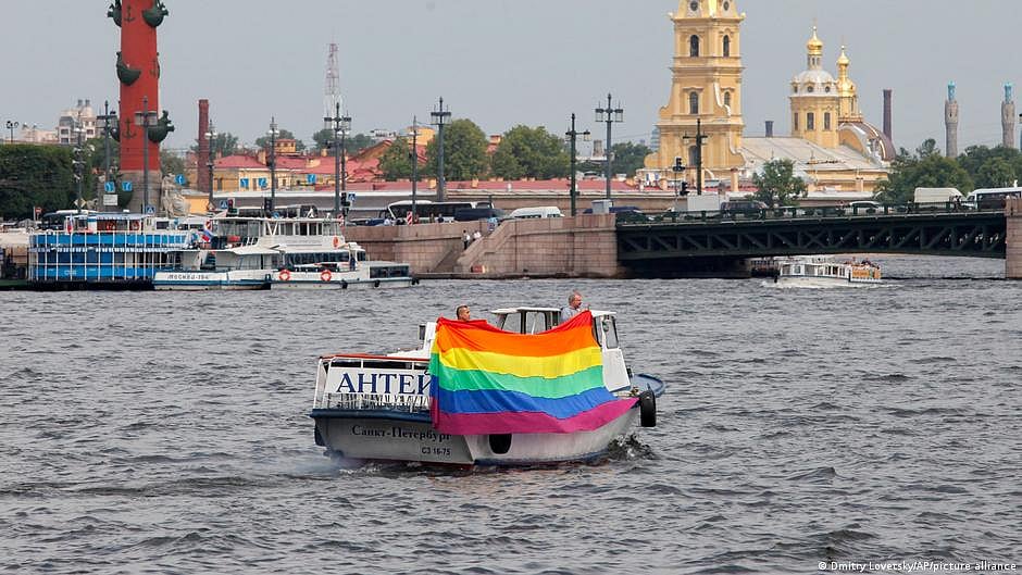Representative image of a pride flag on a boat in Russia. (photo: DW)