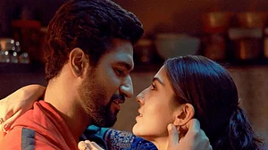 Movie Review: 'Zara Hatke Zara Bachke' an unfunny mess