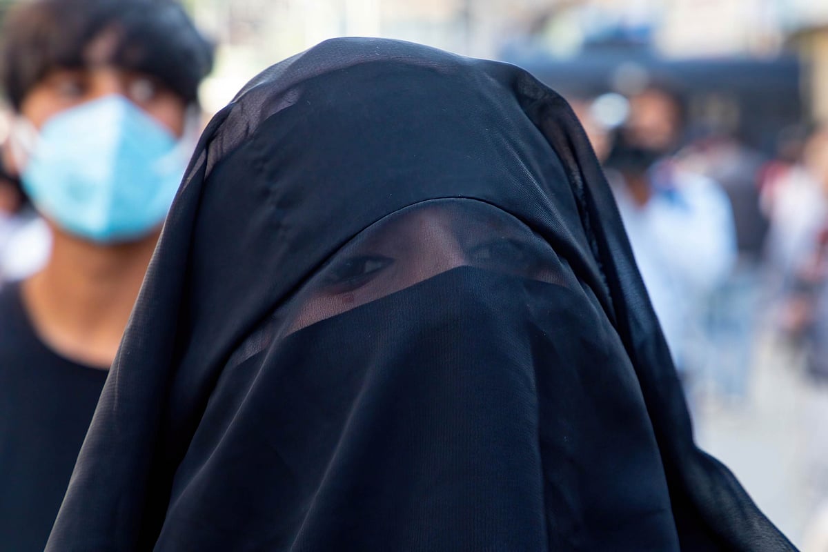 J-K: Students denied entry to school for wearing 'abaya', stage protest