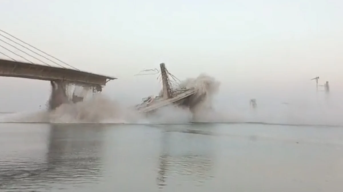 Under construction bridge on river Ganga, connecting khagaria & Bhagalpur district collapses (photo courtesy @inextnext/Twitter)