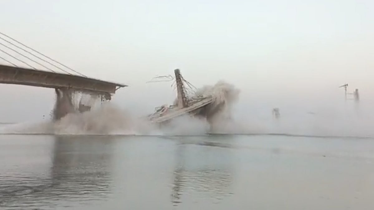 Under construction bridge on river Ganga, connecting khagaria & Bhagalpur district collapses (photo courtesy @inextnext/Twitter)