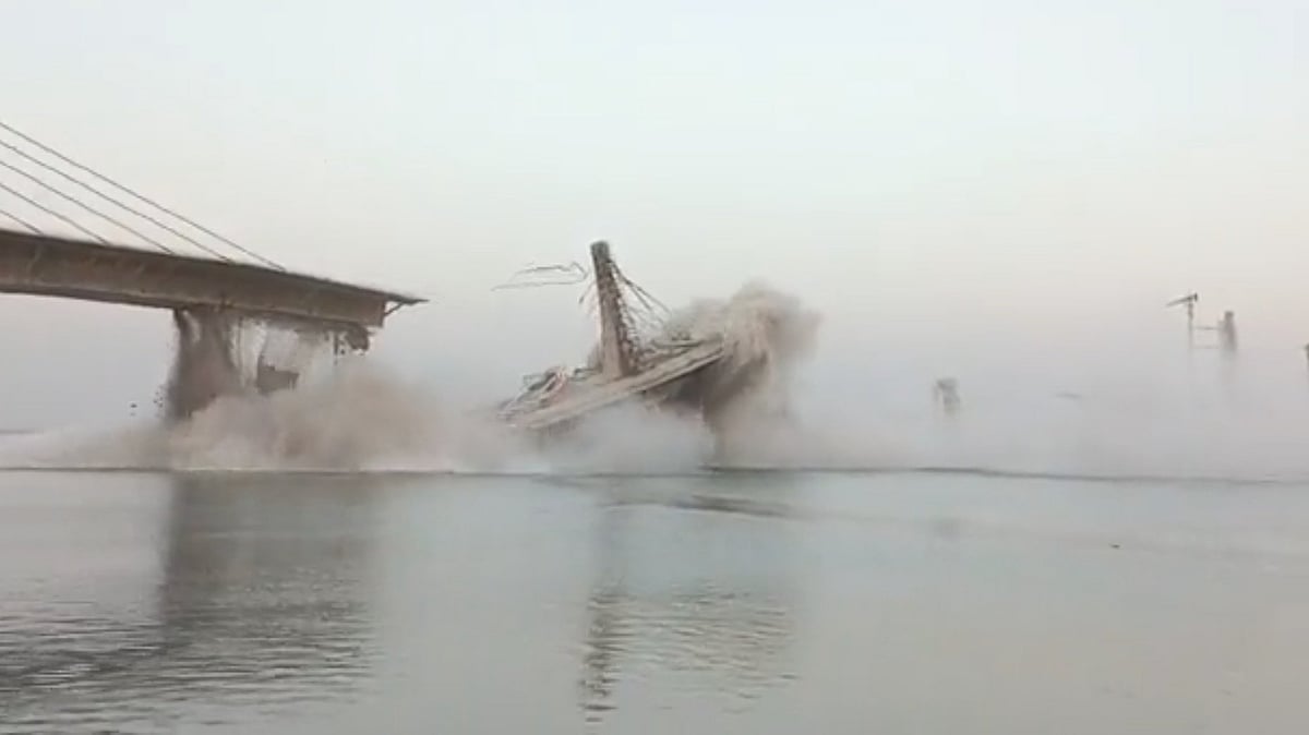 Under construction bridge on river Ganga, connecting khagaria & Bhagalpur district collapses (photo courtesy @inextnext/Twitter)