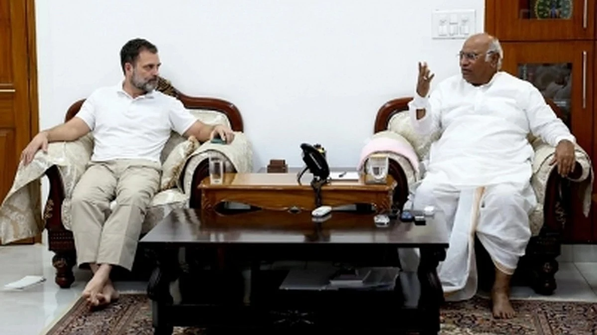 Rahul Gandhi and Mallikarjun Kharge (Photo: IANS)