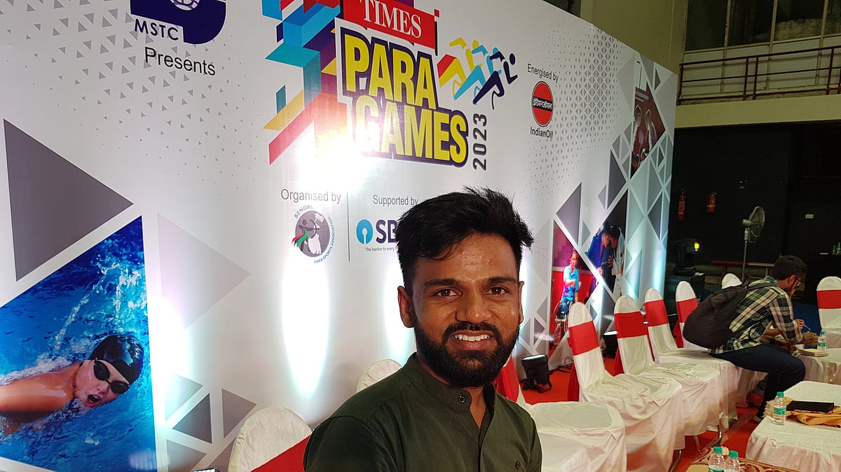Krishna Nagar, the little big man of India's para-badminton, during his visit to the State Para Games in Kolkata (photo courtesy Gautam Bhattacharyya)