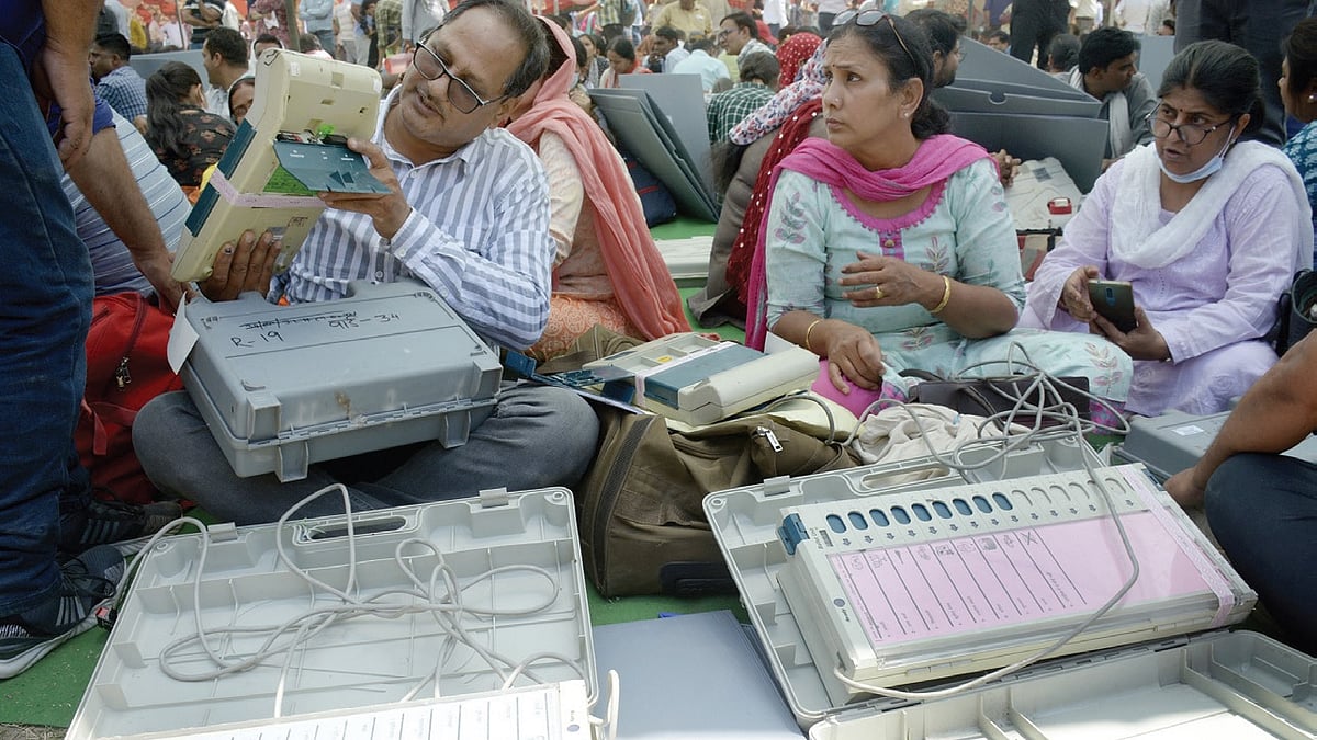 Officials examine EVMs before polling for the municipal election in UP’s Ghaziabad, May 2023  (Photo: Getty)