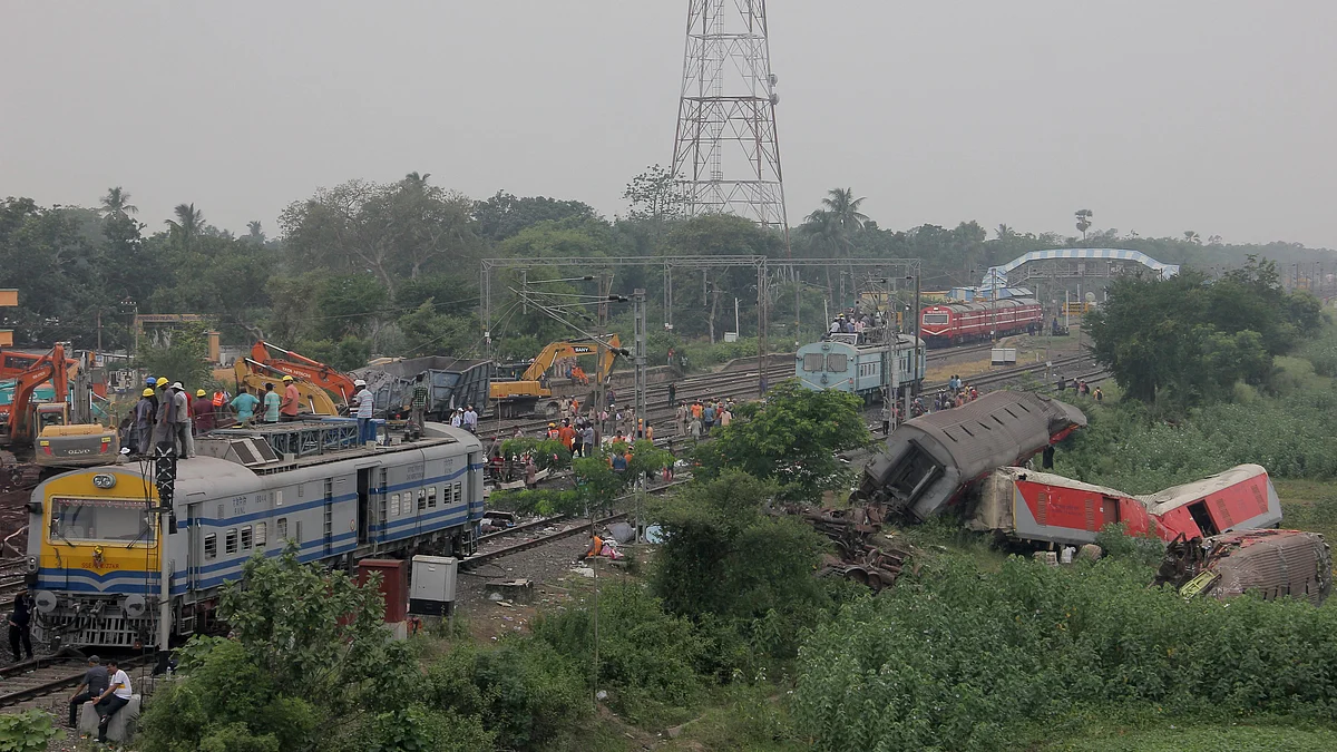 Railway workers and NDRF people are seen at the Coromandel Express train accident site (photo: Getty Images)
