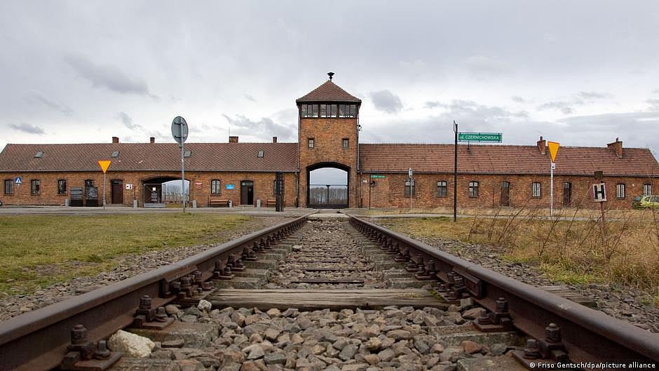 Pollish government slammed for 'instrumentalizing' Holocaust