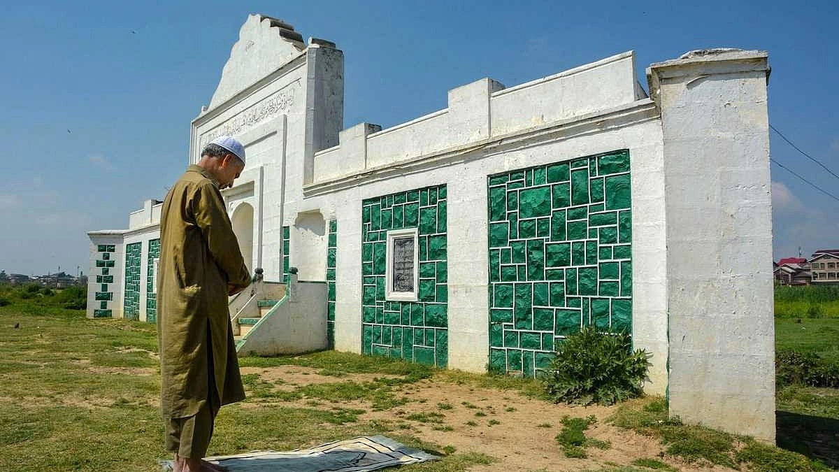 Authorities again disallow Eid prayers at Eidgah; Anjuman Auqaf condemns decision 