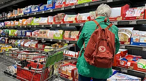 India's wholesale inflation stays in deflationary zone for fifth month