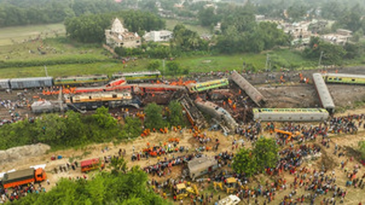 The crash involved Bengaluru-Howrah Superfast Express, Shalimar-Chennai Central Coromandel Express and a goods train (Photo Courtesy: PTI)