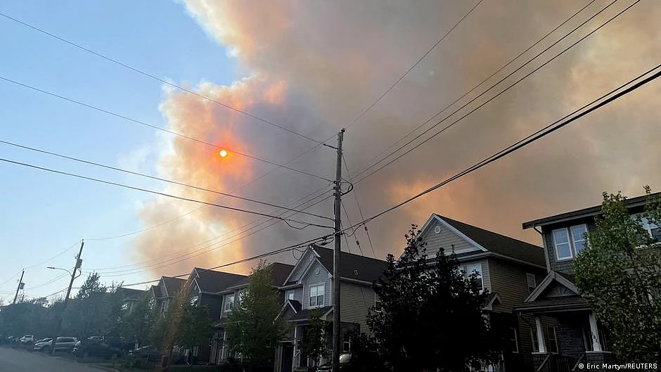 Smoke from the fire in Halifax (photo: DW)