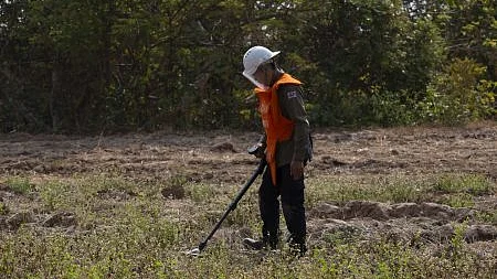 Demining volunteer at work (Photo Courtesy: Cambodian Self Help Demining)