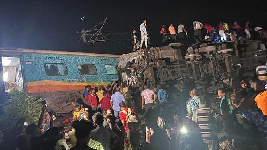 The terrible 3-way accident occurred at Bahanaga Bazar in Odisha's Balasore district (Photo courtesy: Twitter) 