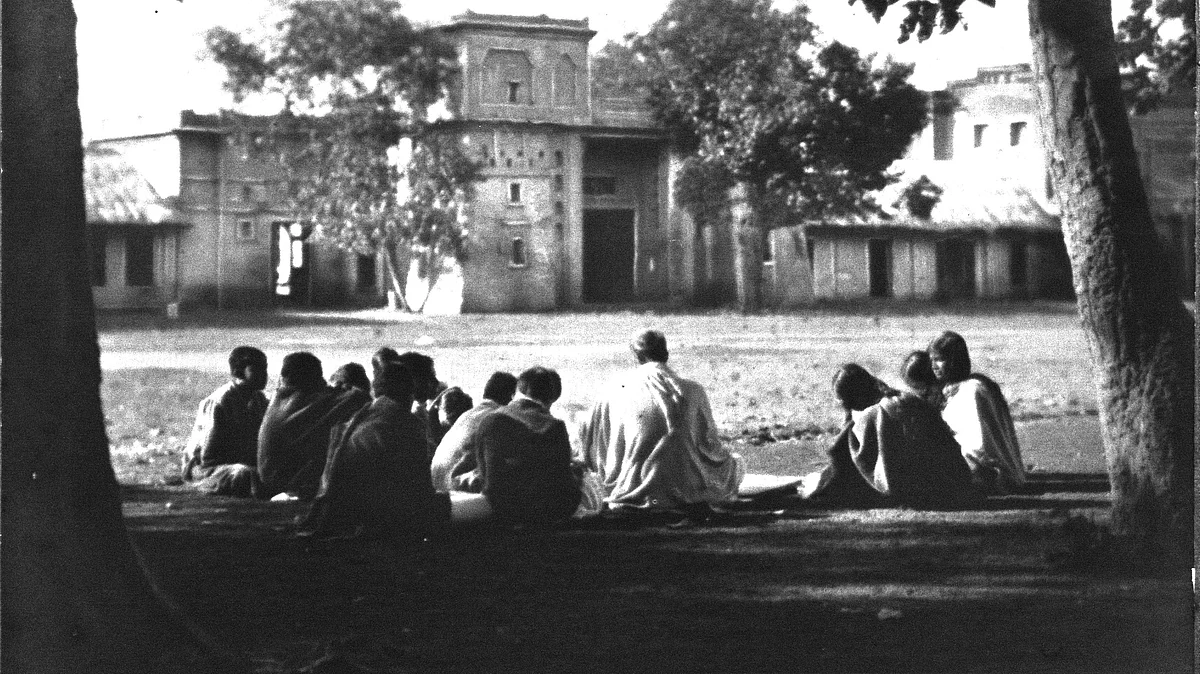 A class in progress at Santiniketan, 1929  (Photo courtesy: Rabindra Bhavana, Santiniketan)