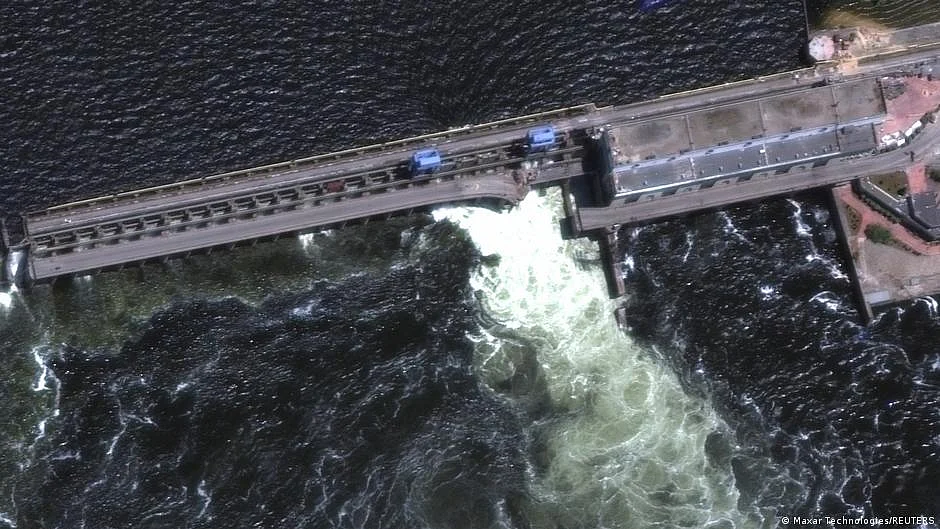 Ukraine: Kyiv accuses Russia of blowing up Kakhovka dam