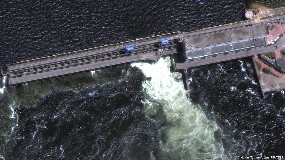 Ukraine: Kyiv accuses Russia of blowing up Kakhovka dam