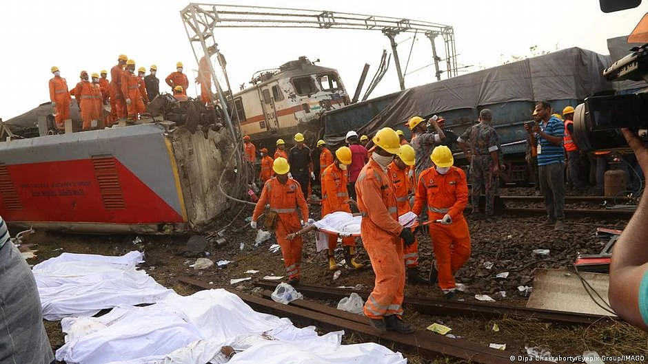 Site of the Odisha triple train crash in Bhubaneswar's Balasore district. (photo: DW)