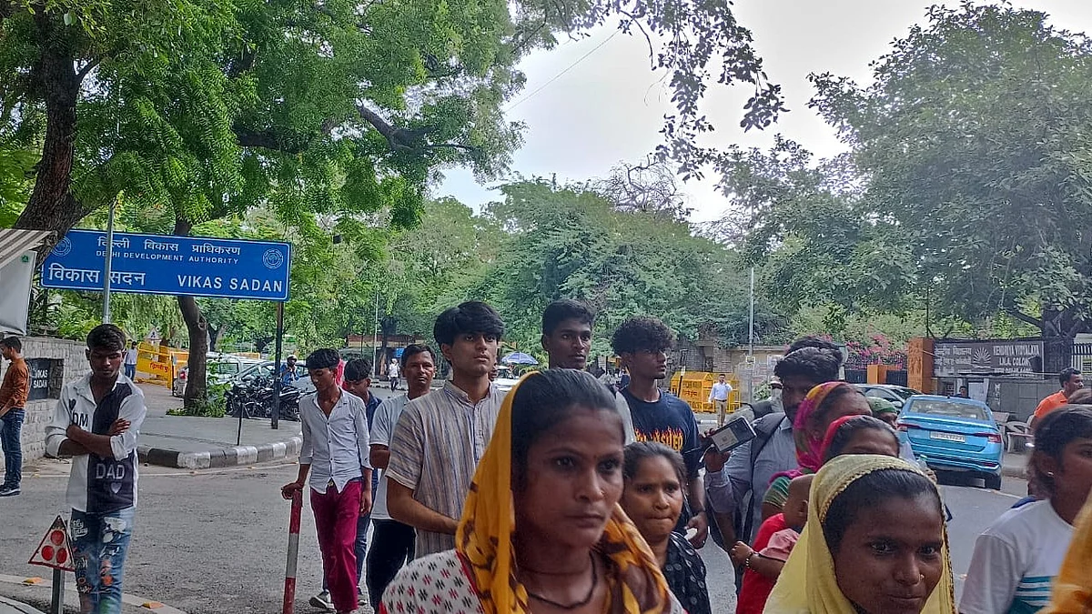 Demolition drive victims stage protest against Delhi govt, Centre