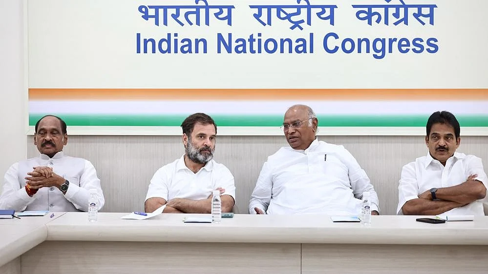 Congress president Mallikarjun Kharge, Rahul Gandhi, KC Venugopal and Manikrao Thakare at AICC (Photo:@INCIndia/Twitter)
