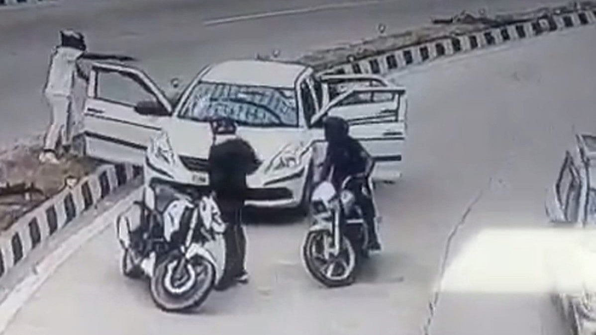 Daylight armed robbery in Delhi raises concerns about security, video goes viral