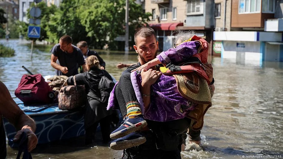 Ukraine updates: Kakhovka dam flooding to immerse more areas