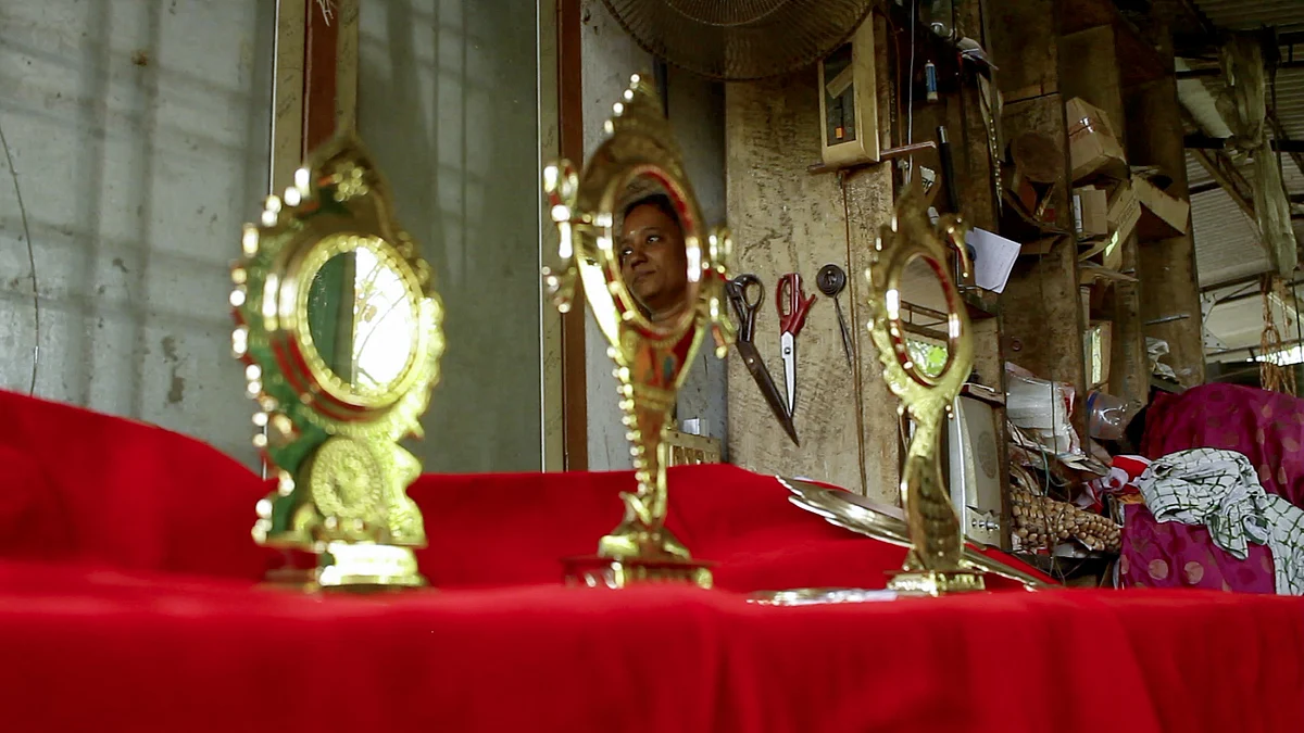 Aranmula metal mirror is one of the unique products in India and made of metal in traditional methods.  (Photo: Getty Images)