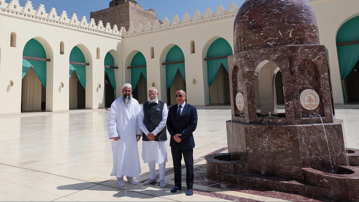 PM Modi in Al-Hakim Mosque in Cairo (photo courtesy @narendramodi/Twitter)