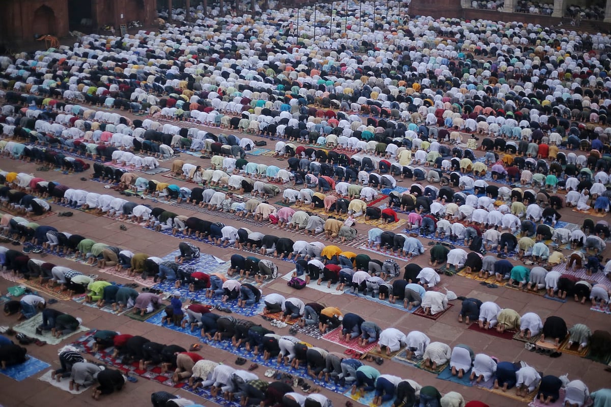 Devotees offering 'namaz' at Jama Masjid on Eid al-Adha (photo: Vipin/National Herald)