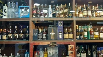 A liquor vend in Lucknow (Photo courtesy: IANS)