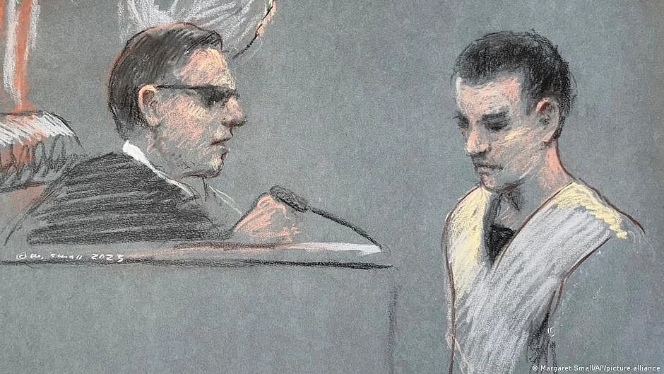 A federal grand jury in Boston indicted him on six counts of "willful retention and transmission of classified information (Photo: DW)