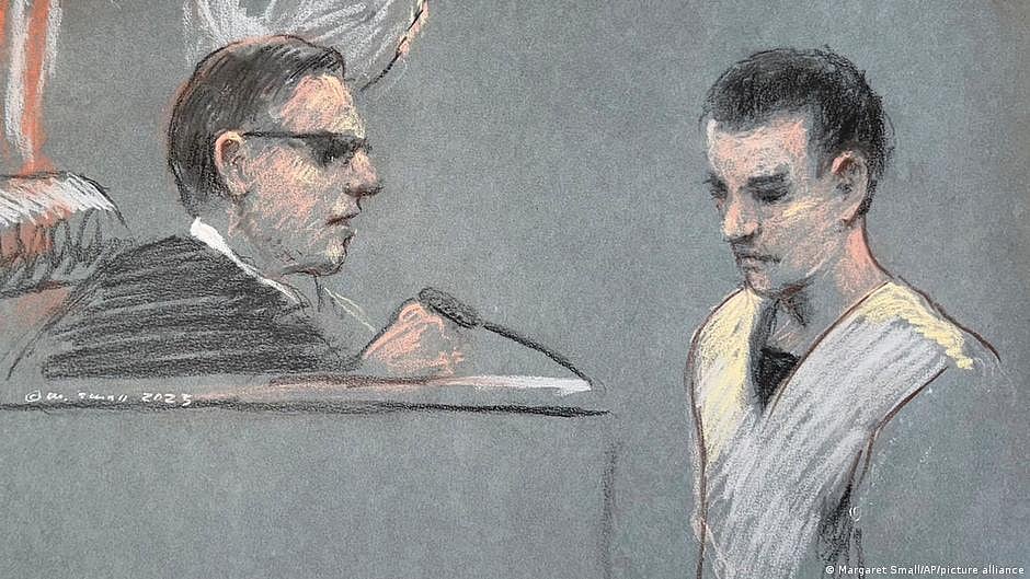 A federal grand jury in Boston indicted him on six counts of "willful retention and transmission of classified information (Photo: DW)