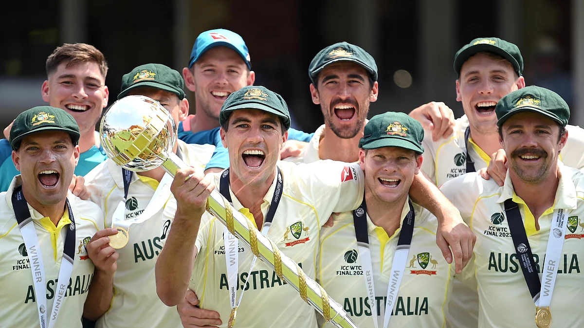 The victorious Australian team celebrates (Photo courtesy: @ICC/ Twitter)