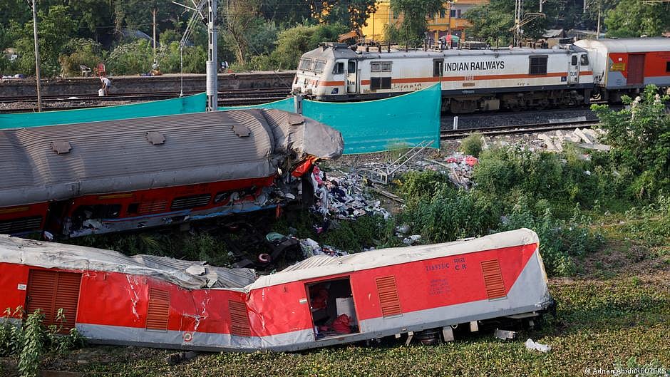 India: Trains resume at crash site as investigation begins (Photo: DW)