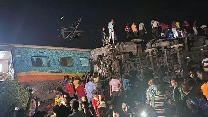 The Odisha train mishap (photo courtesy @Hitmayn51/Twitter)