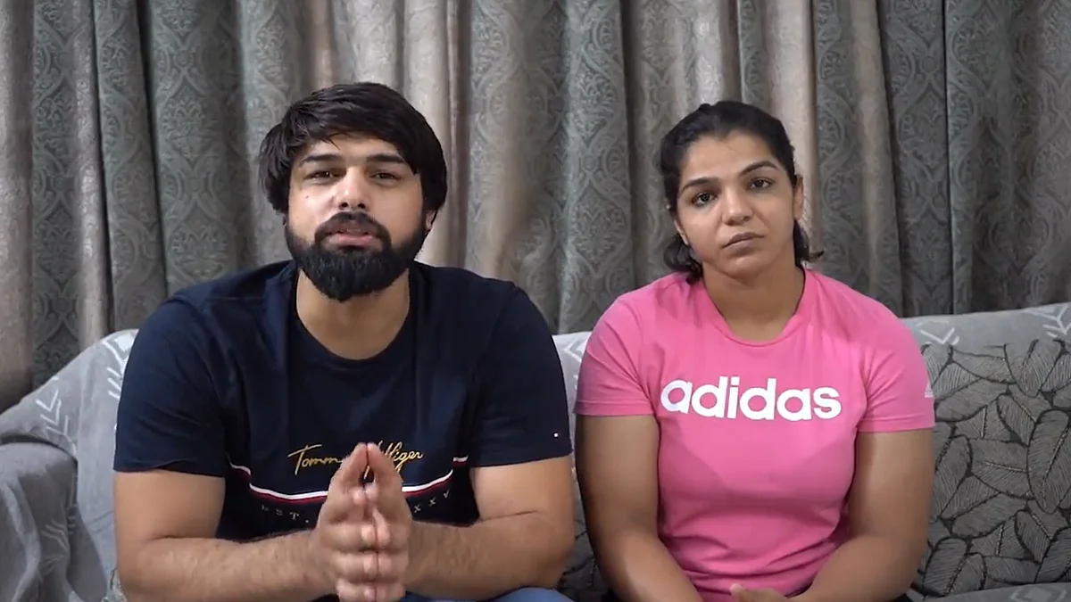 Satyawart Kadian and Sakshi Malik (photo courtesy @SakshiMalik/Twitter)