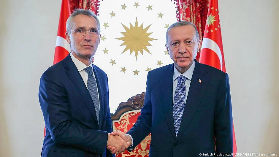 Jens Stoltenberg with President Erdogan (photo: DW)