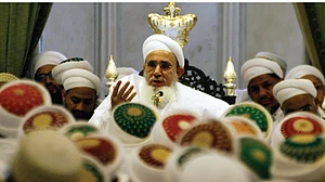 Syedna Mufaddal Saifuddin presiding over a special prayer meeting of Dawoodi Bohras in Mumbai after the death of Syedna Mohammad Burhanuddin, February 2013 (Photos: Getty)