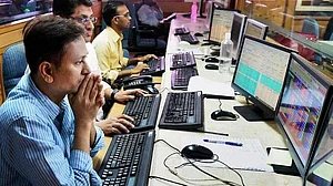 File photo of stock market traders at work (Photo: NH File Photo)