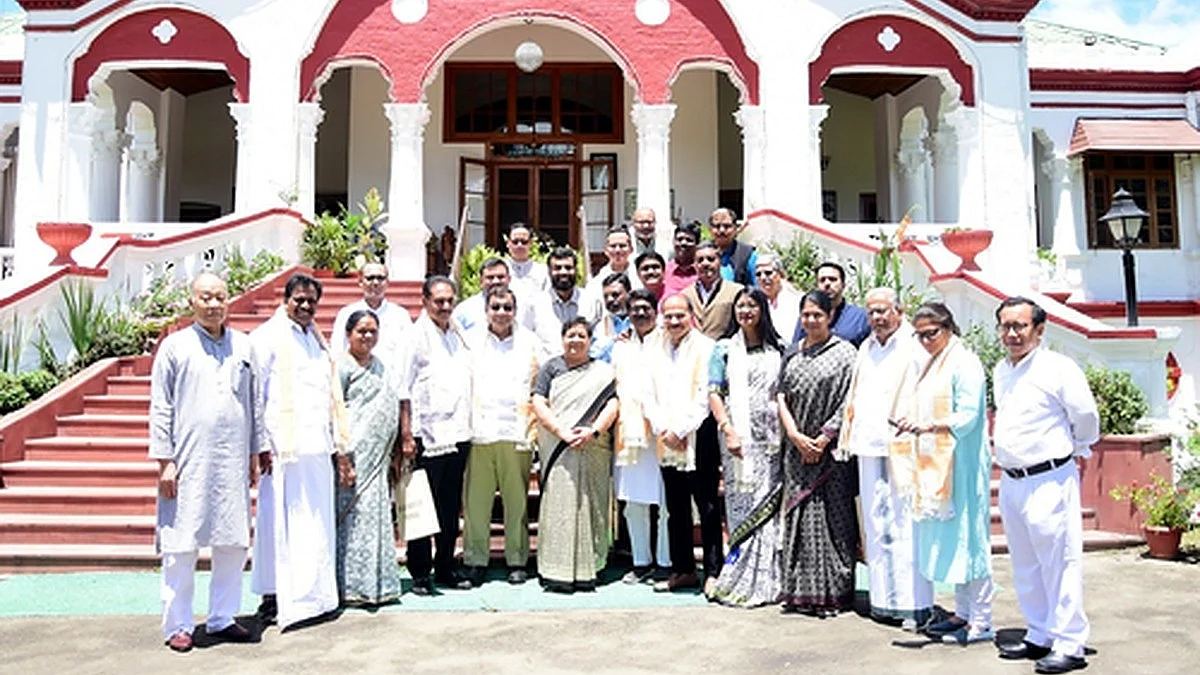The delegation of 21 MPs of the Indian National Developmental Inclusive Alliance (INDIA) (Photo: IANS)